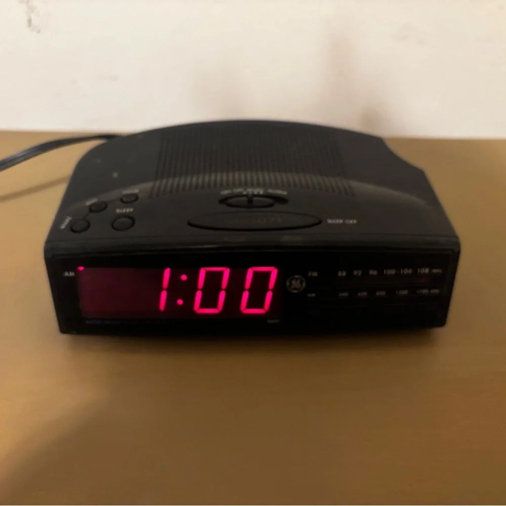 GE Black AM/FM Digital Clock Radio